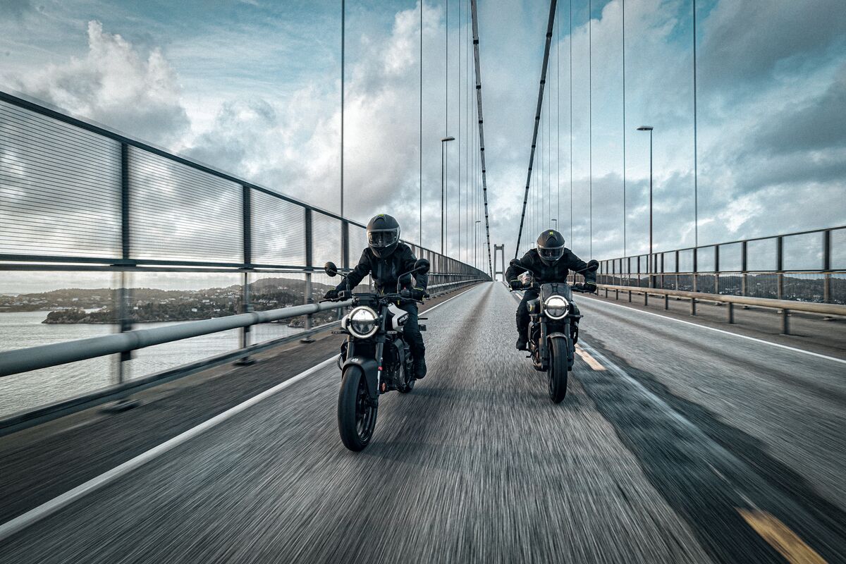 Vitpilen 125 und 401